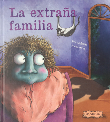 La extra&ntilde;a familia