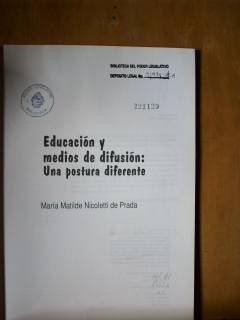 Educación y medios de difusión : Una postura diferente