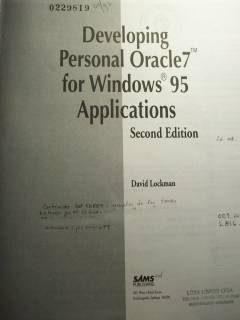 Developing personal Oracle 7 for Windows 95 applications