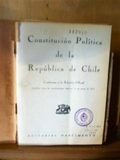 Constitución política de la República de Chile : conforme a la edición oficial, incluidas todas las modificaciones hasta el 23 de enero de 1971