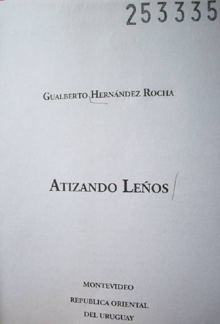 Atizando leños