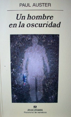 Un hombre en la oscuridad